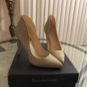 Suede Nude 6” pump.